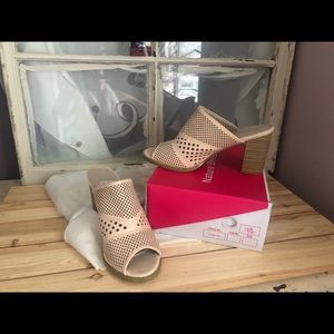 Brand new women’s leatherette chunky heel mule .